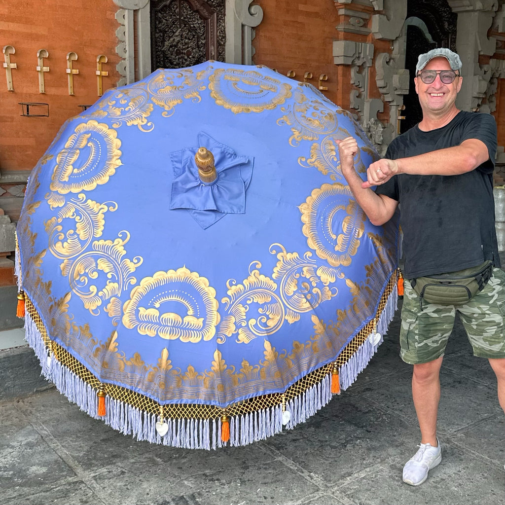 Lavender Balinese umbrella with Javier Dios